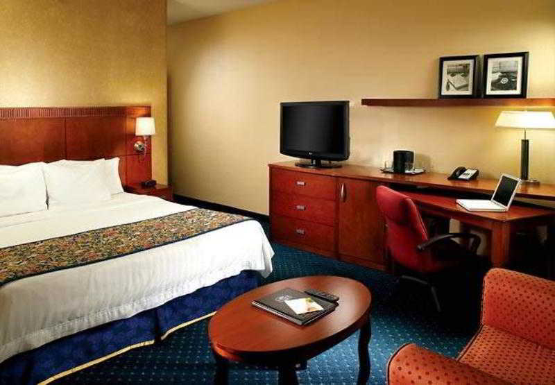 Courtyard By Marriott Atlanta Executive Park/Emory Hotel Room photo