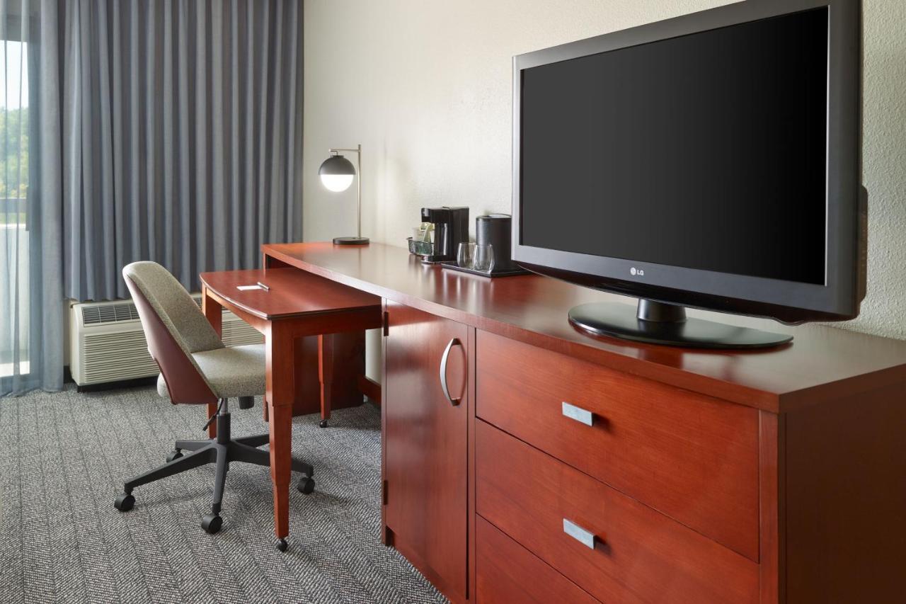Courtyard By Marriott Atlanta Executive Park/Emory Hotel Exterior photo