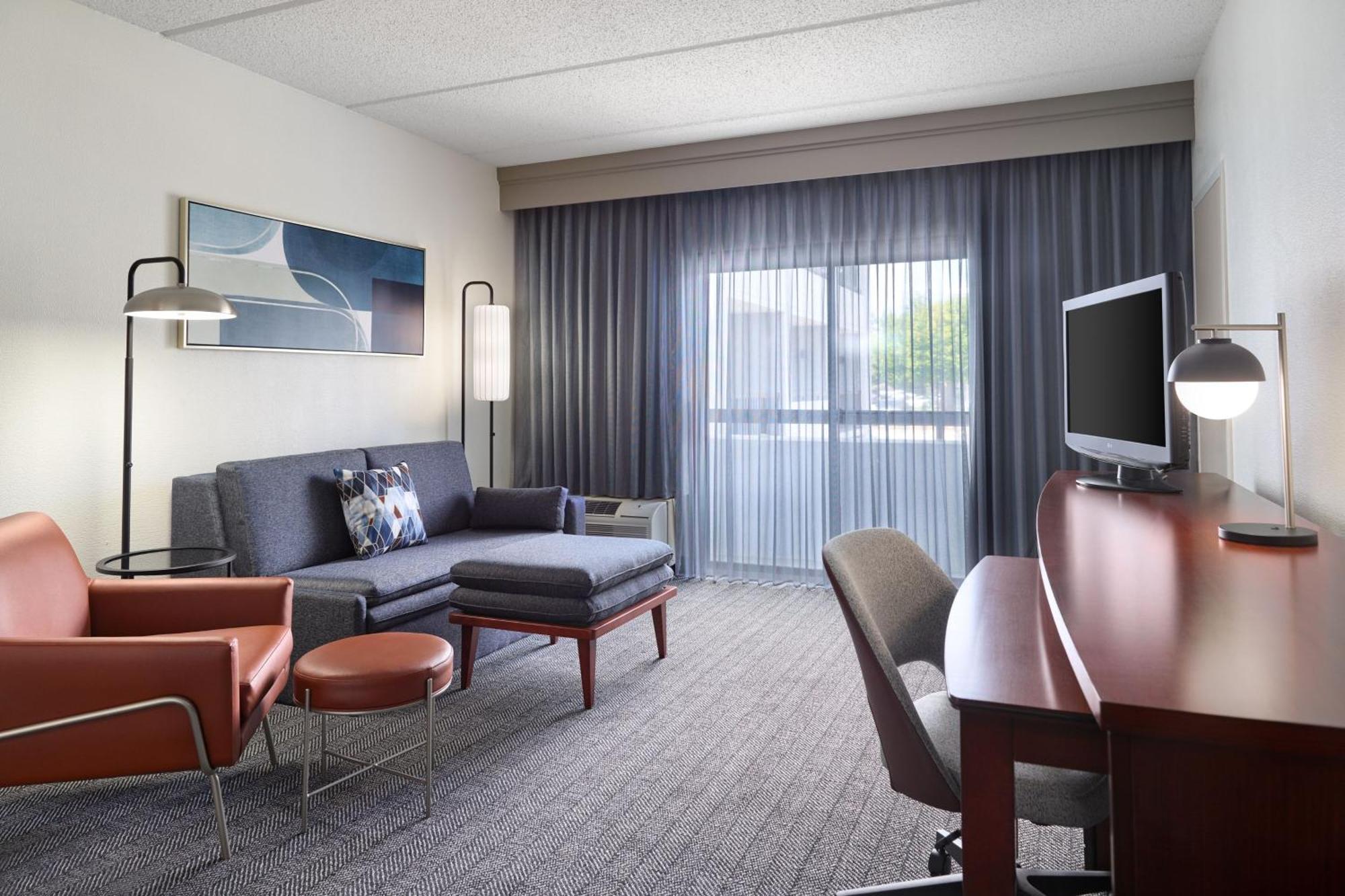 Courtyard By Marriott Atlanta Executive Park/Emory Hotel Exterior photo